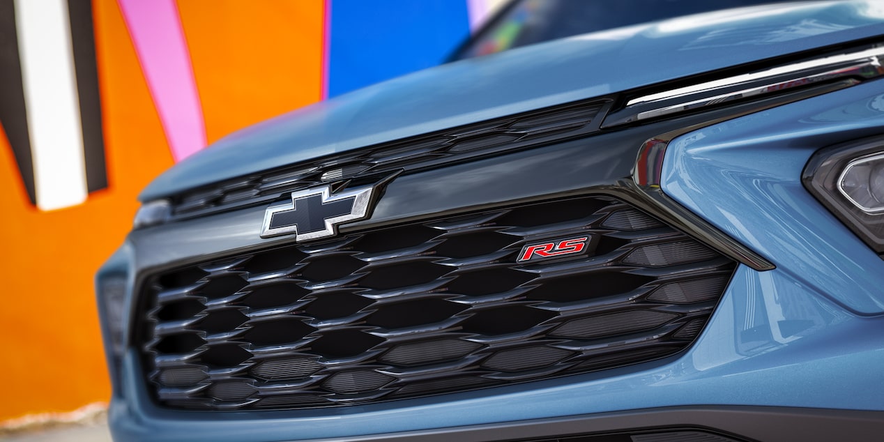 Parrilla delantera de Chevy Trailblazer 2026 con emblema de RS