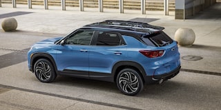 Chevy Trailblazer 2026 estacionada en paralelo, cerca de una acera