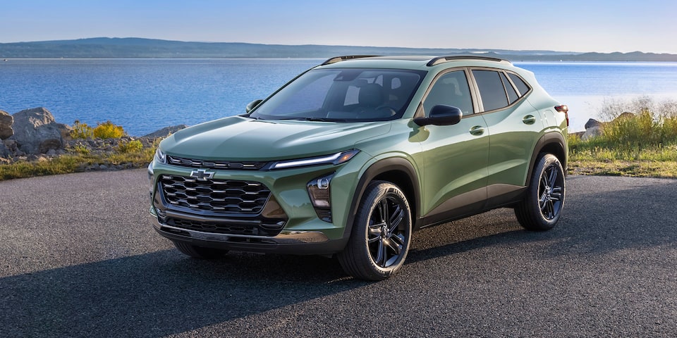 2026 Chevrolet Trax in Cacti Green ACTIV head-on showing modern grille