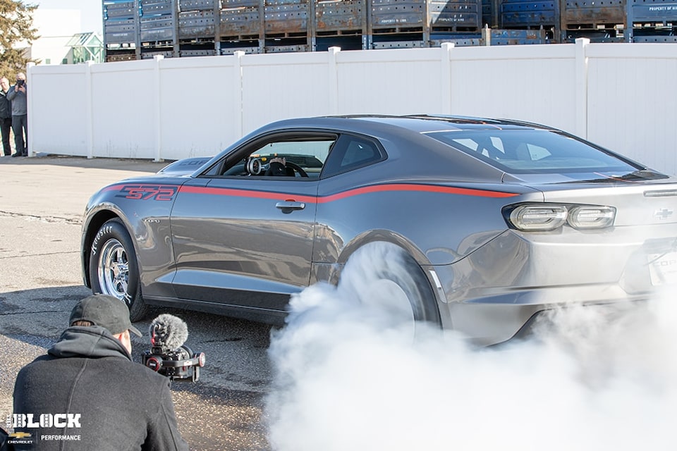 Kelsey Collins quemó llantas en el COPO Build Center y pronto también hizo sus primeras pasadas en el Texas Motorplex.