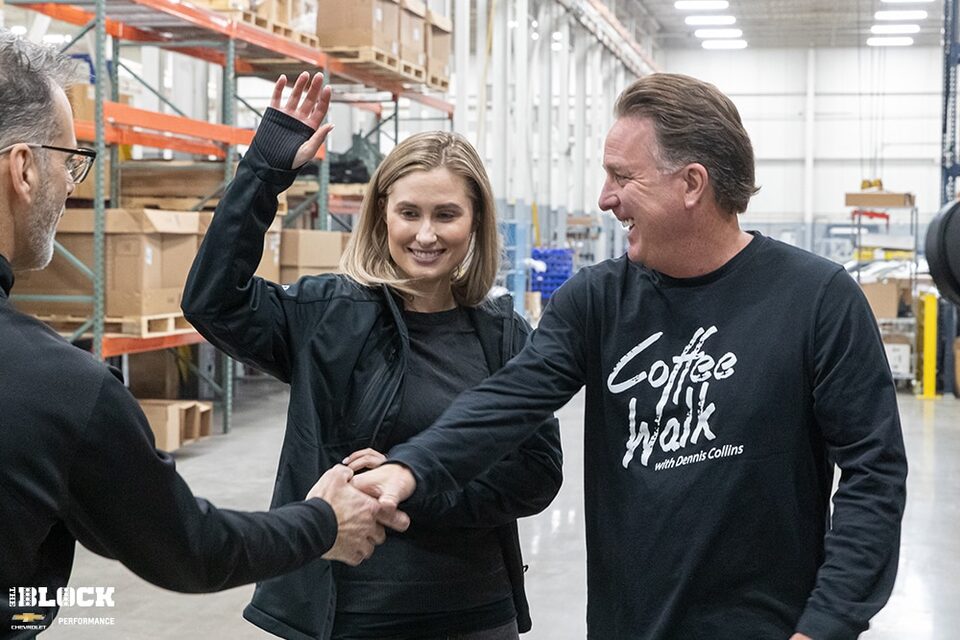 Kelsey y Dennis Collins en una visita al COPO Build Center.