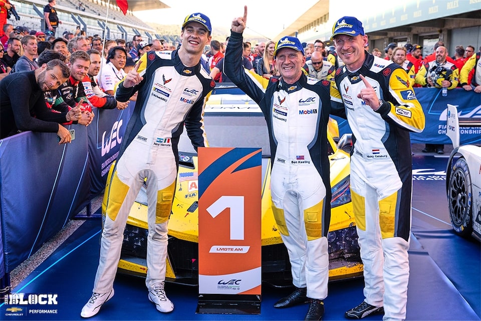 De izq. a der.::  Los conductores de Corvette Racing Nico Varrone, Ben Keating y Nicky Catsburg celebran su segundo triunfo consecutivo de FIA WEC.