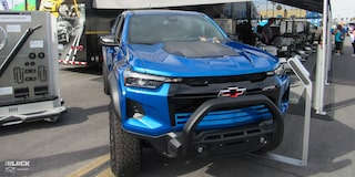 Vista delantera en primer plano de una Chevy Silverado ZR2