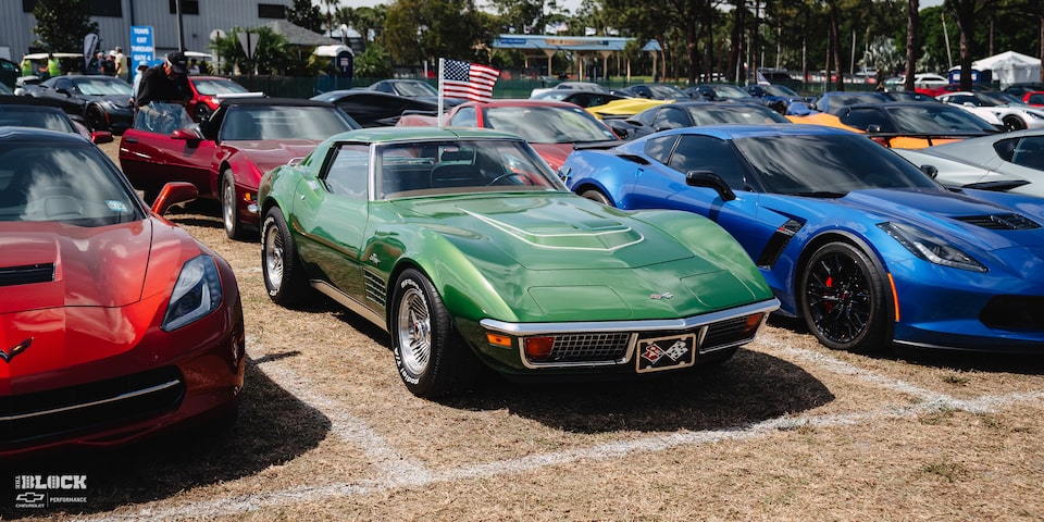 En el Corral del Corvette de Sebring se exhibe una gran variedad de años y modelos de Corvettes.