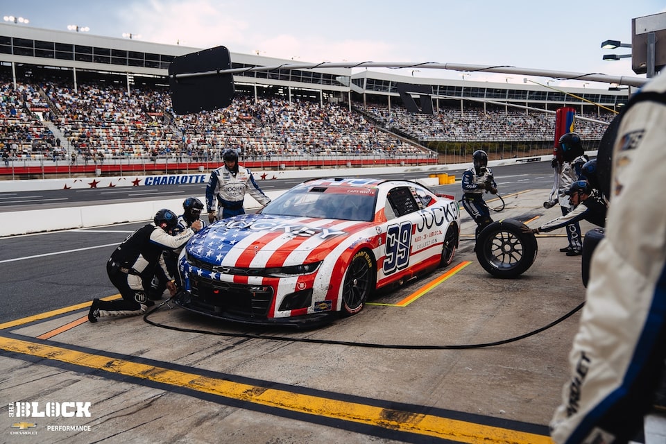 Daniel Suarez's Trackhouse Racing crew completes a pit stop during the Coca-Cola 600.