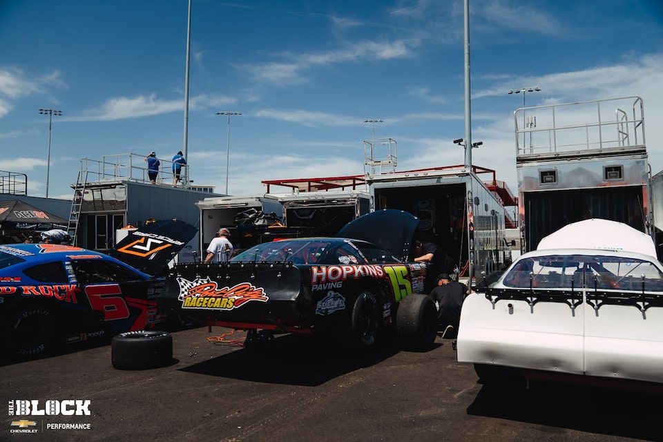 Mike Hopkins (15) ha ganado varias carreras con el CT400.