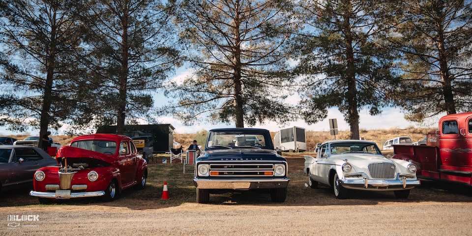 Una gama de vehículos en los Goodguys Speedway Motors Southwest Nationals 2023