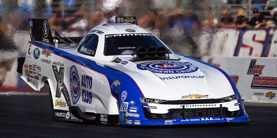 Robert Hight terminó en segundo lugar en la clasificación de 2023 de Funny Car tras conseguir cuatro victorias tras el volante de su Camaro SS de John Force Racing.