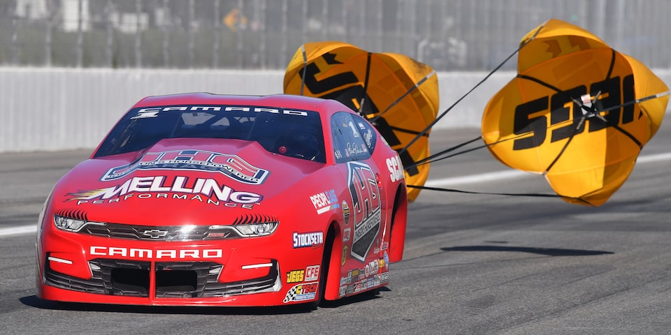 Erica Enders consiguió su sexto campeonato de Pro Stock en su Camaro SS de Elite Motorsports, en In-N-Out Burger Pomona Dragstrip el domingo.