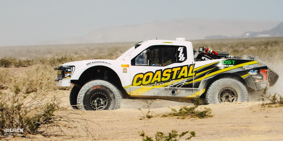Jake Velasco Race Prep confía en un motor similar al motor armado LS376/525* de Chevrolet Performance para sus camionetas, que compiten en las clases con motor armado todoterreno.