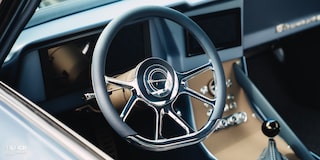Primer plano del volante de un Chevrolet Nova 1967