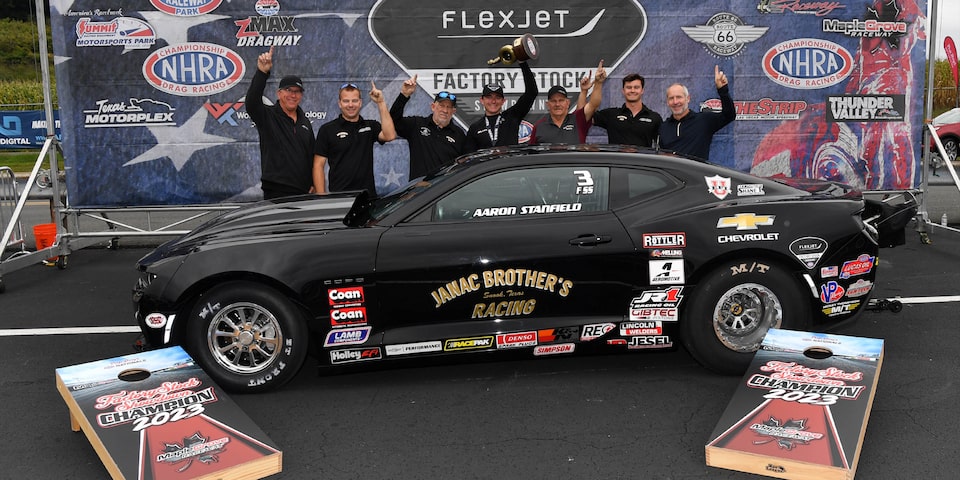 Aaron Stanfield condujo su COPO Camaro a la victoria en la competencia Factory Stock Showdown en Maple Grove.