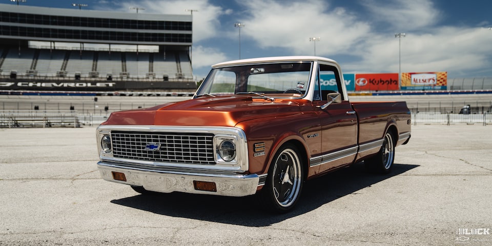 La C10 1972 de Jeff y Dalton Madding, conocida como "Tradición familiar", cuenta con un motor armado Chevrolet Performance LS376/480.*