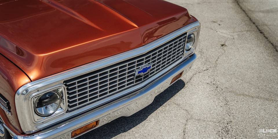 Vista aérea de la parte delantera de una pickup Chevy C10