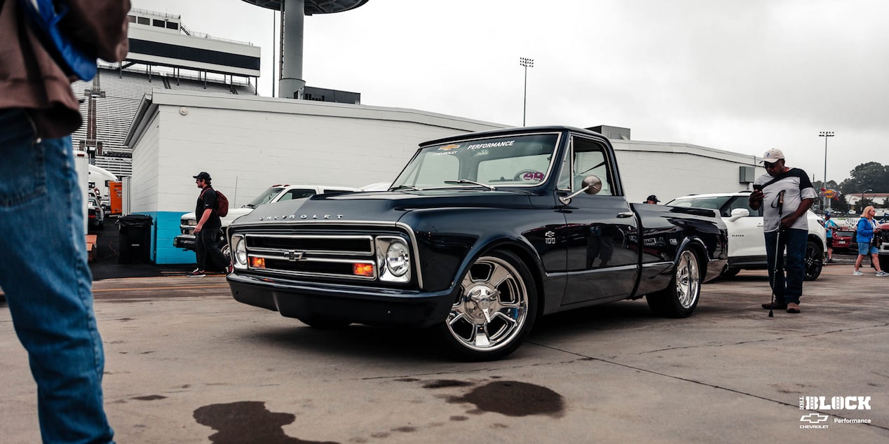Esta C10 1967 ahora cuenta con el nuevo motor armado L8P* de Chevrolet Performance.