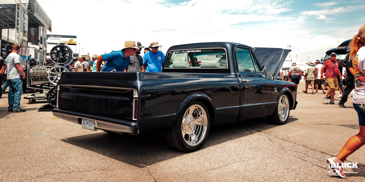 La C10 1967 haciendo un recorrido en una edición anterior del HOT ROD Power Tour.