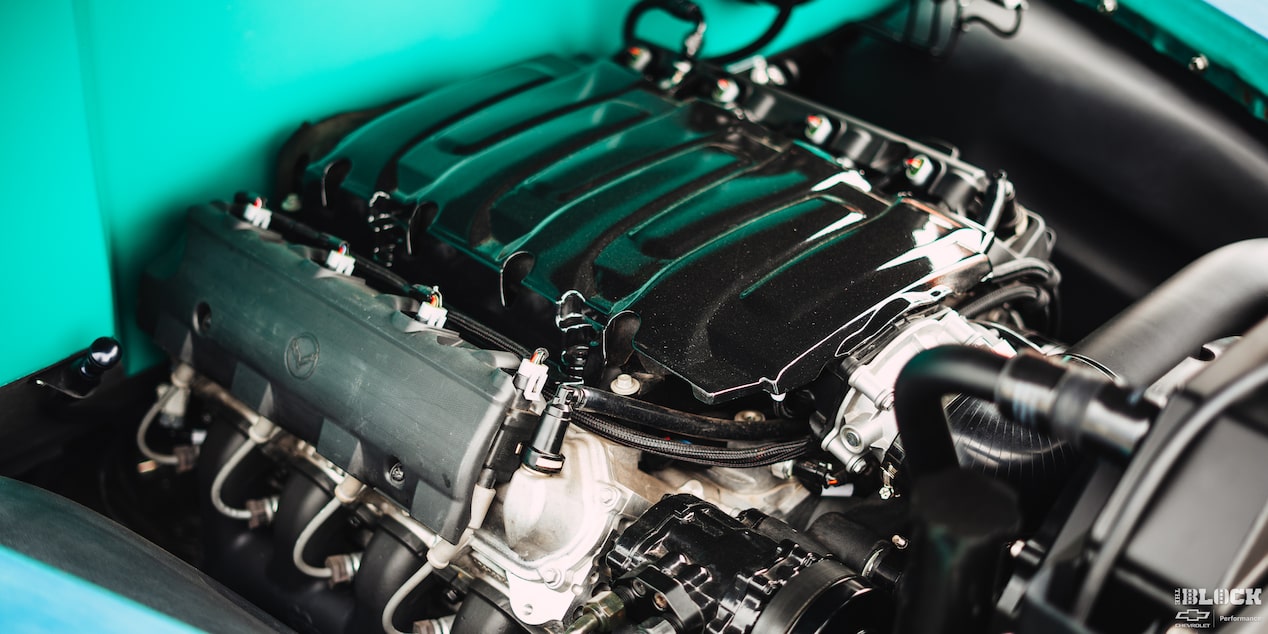 El LT1 debajo del cofre proviene de un Corvette de séptima generación.