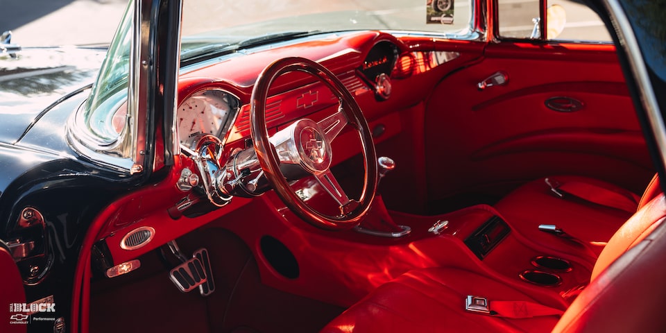 El Nomad negro cuenta con un interior en piel de tono rojo.