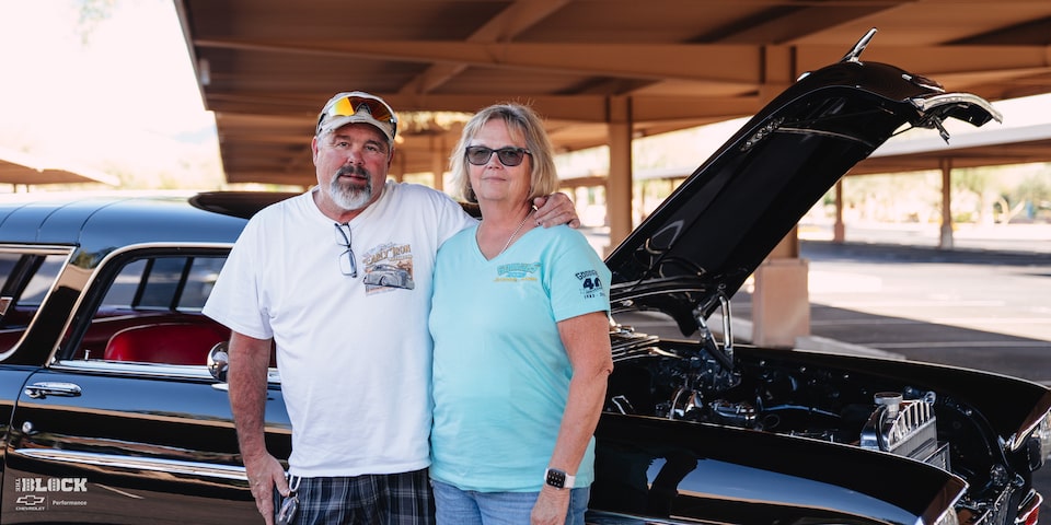 Louie y Laurie Fesmire visitan de 20 a 30 exhibiciones de autos cada año.