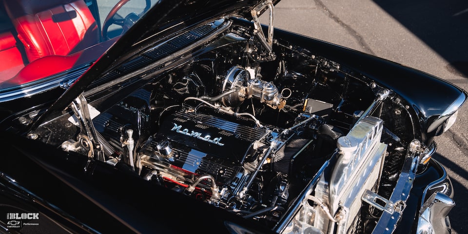 El auto está propulsado por un motor LT1 Gen II.